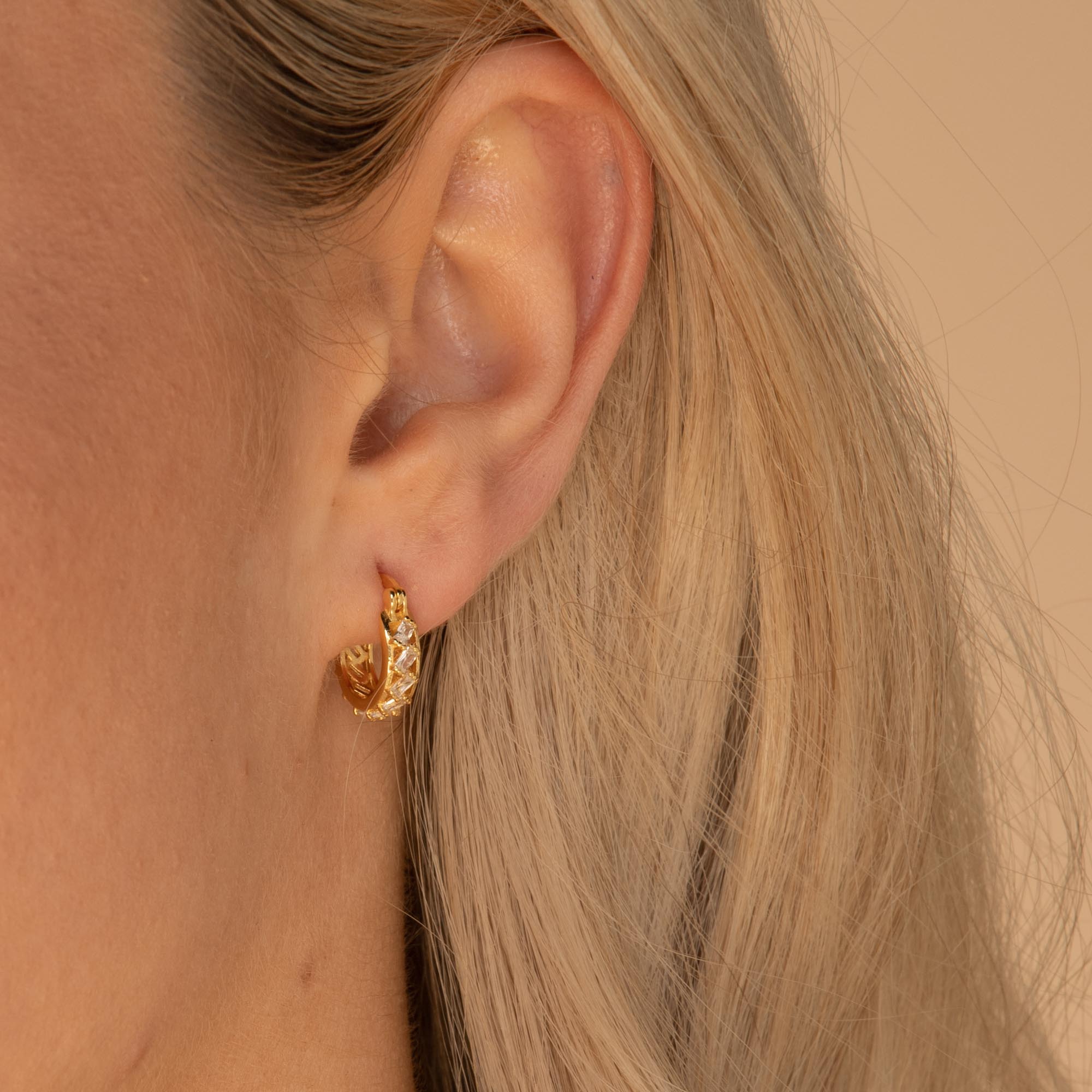 Floating Baguette Huggie Earrings Gold