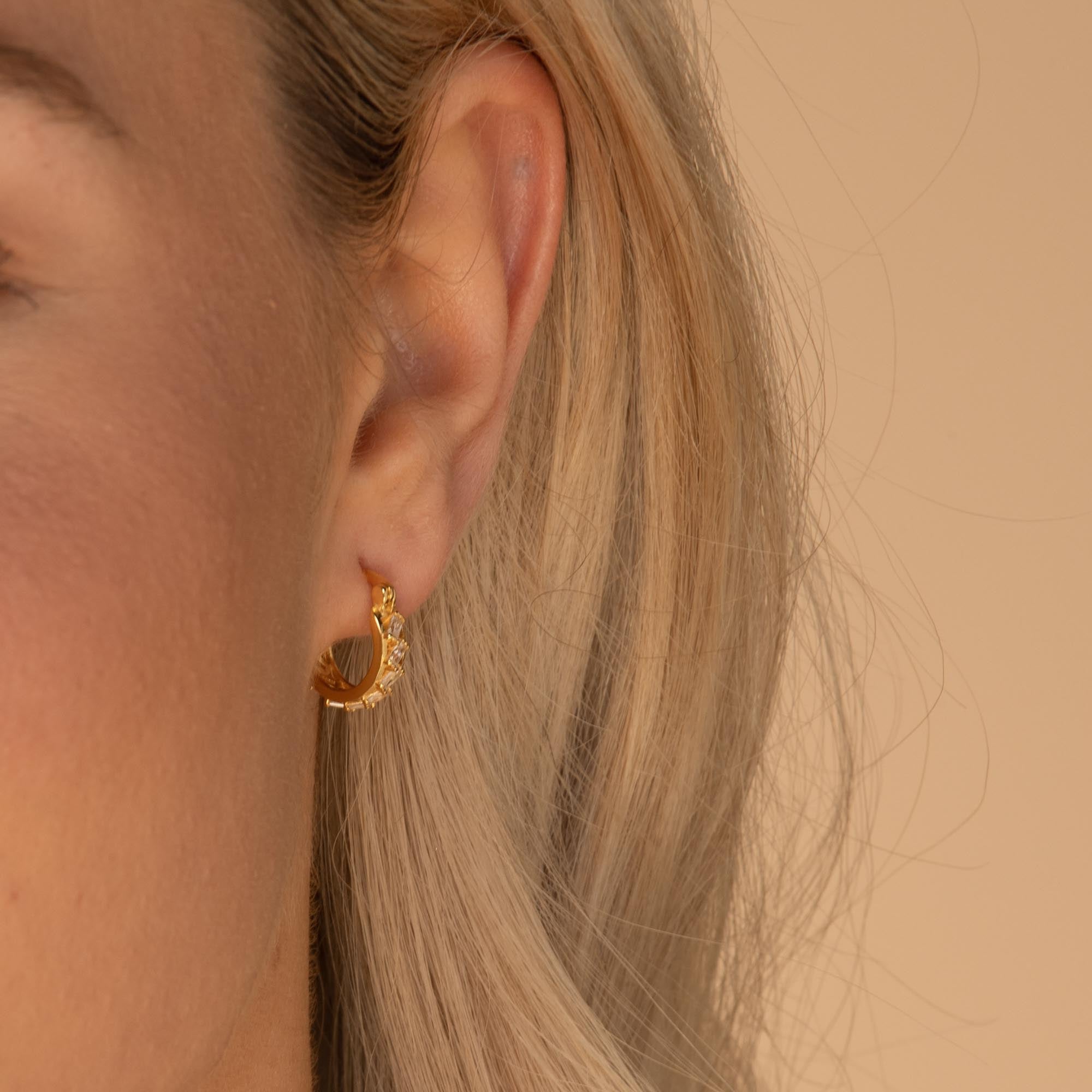 Floating Baguette Huggie Earrings Gold