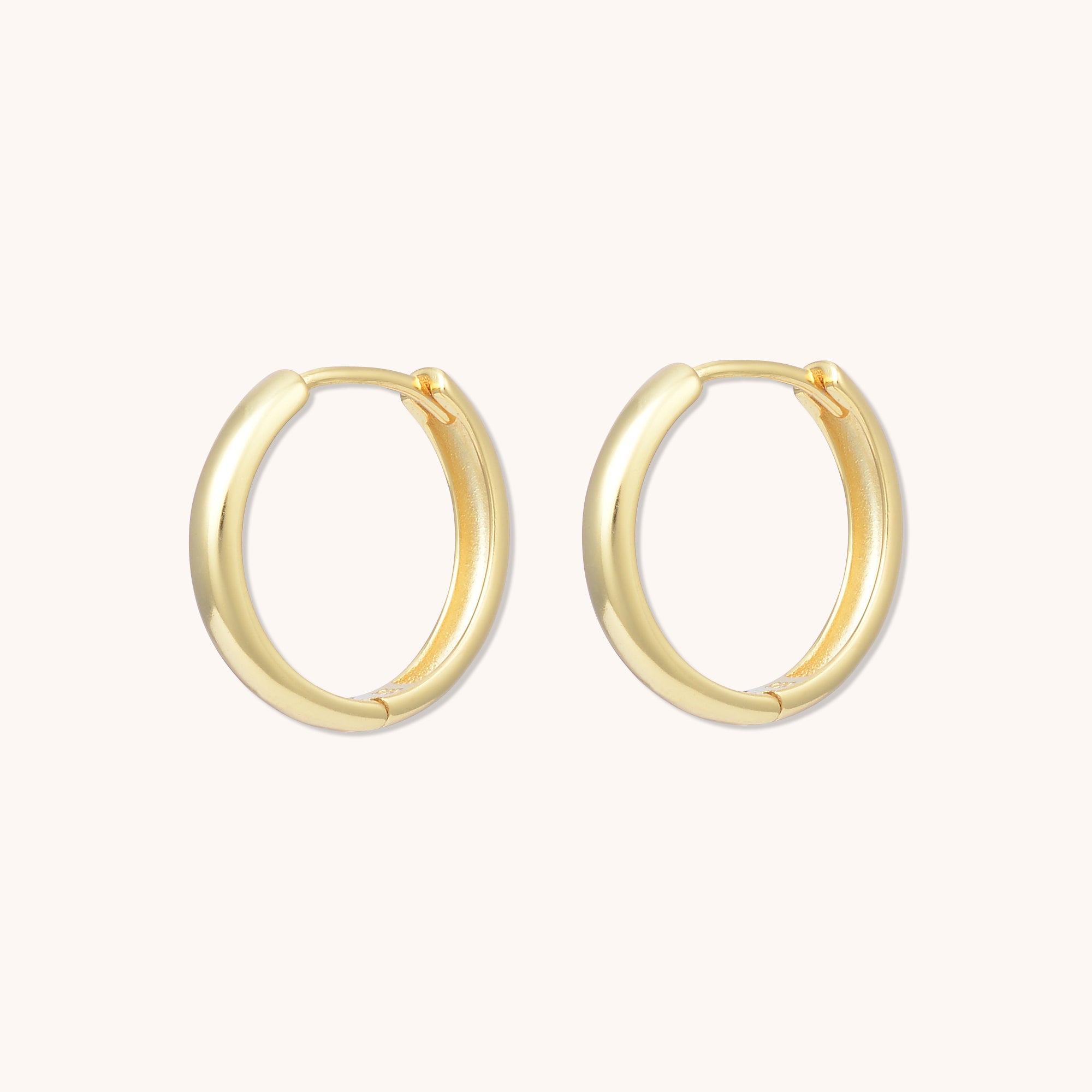 Medium Classic Huggie Earrings Gold